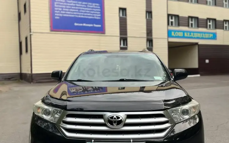 Toyota Highlander 2012 года за 13 200 000 тг. в Караганда