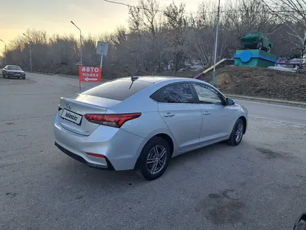 Hyundai Accent 2018 года за 7 600 000 тг. в Усть-Каменогорск – фото 2