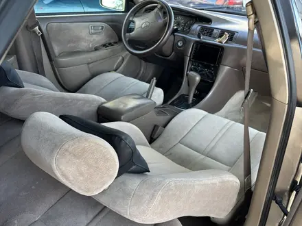 Toyota Camry 1998 года за 3 800 000 тг. в Шымкент – фото 10