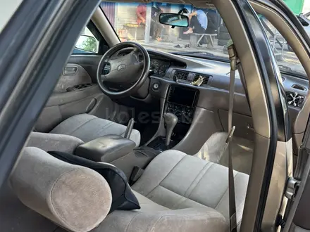 Toyota Camry 1998 года за 3 800 000 тг. в Шымкент – фото 8