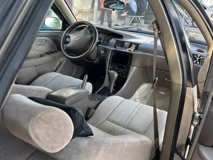 Toyota Camry 1998 года за 3 800 000 тг. в Шымкент – фото 9