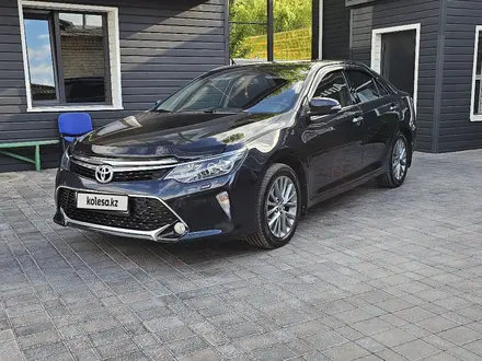 Toyota Camry 2017 года за 13 800 000 тг. в Павлодар – фото 2