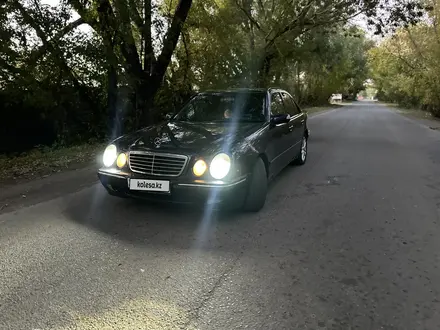 Mercedes-Benz E 320 1999 года за 4 000 000 тг. в Караганда – фото 2