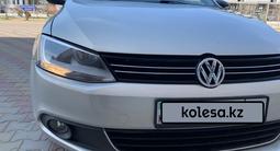 Volkswagen Jetta 2014 года за 6 500 000 тг. в Актау – фото 2