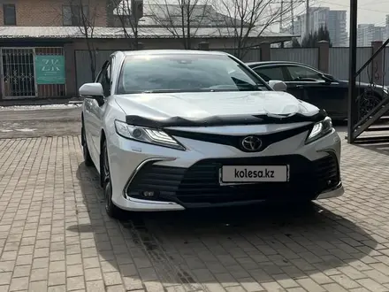 Toyota Camry 2022 года за 17 200 000 тг. в Алматы – фото 16