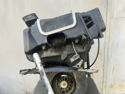 БЛОК ОТОПИТЕЛЯ (ПЕЧКА КОНДЕР) Mercedes w124 s124 c124 за 40 000 тг. в Алматы – фото 3