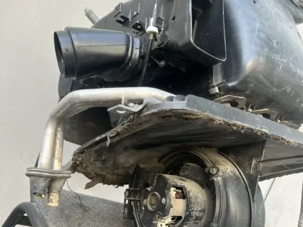 БЛОК ОТОПИТЕЛЯ (ПЕЧКА КОНДЕР) Mercedes w124 s124 c124 за 40 000 тг. в Алматы – фото 8
