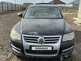 Volkswagen Touareg 2007 года за 1 255 555 тг. в Атырау