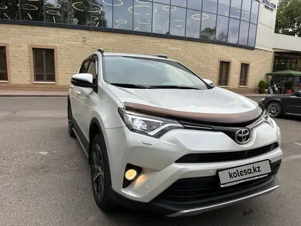 Toyota RAV4 2018 года за 17 500 000 тг. в Алматы – фото 12