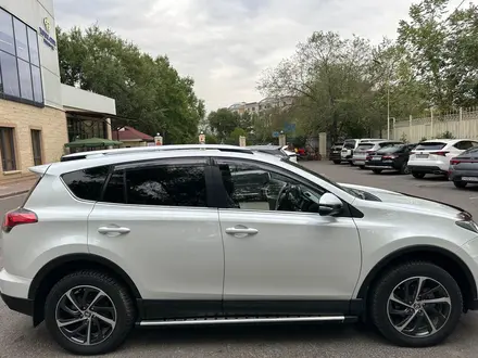 Toyota RAV4 2018 года за 17 500 000 тг. в Алматы – фото 18