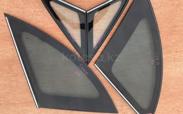 Стекло глухое на Тойота Надя SXN10 1998-2003 за 20 000 тг. в Алматы