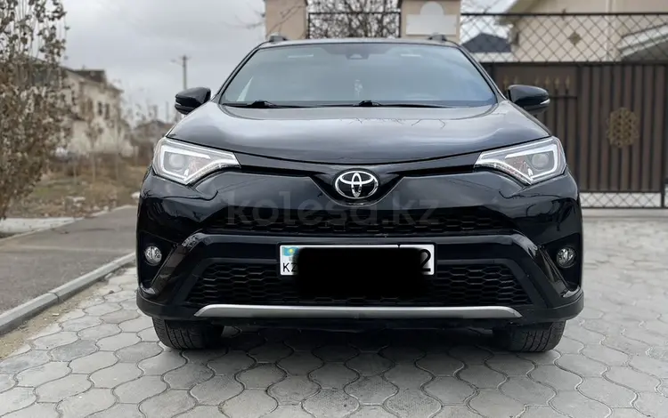 Toyota RAV4 2018 года за 14 400 000 тг. в Актау