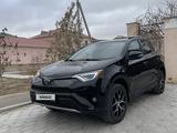 Toyota RAV4 2018 года за 14 400 000 тг. в Актау – фото 2