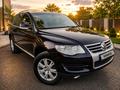 Volkswagen Touareg 2008 года за 7 100 000 тг. в Караганда