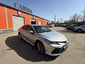 Toyota Camry 2023 года за 19 500 000 тг. в Актобе – фото 4