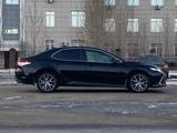 Toyota Camry 2021 годаfor14 600 000 тг. в Актобе – фото 3