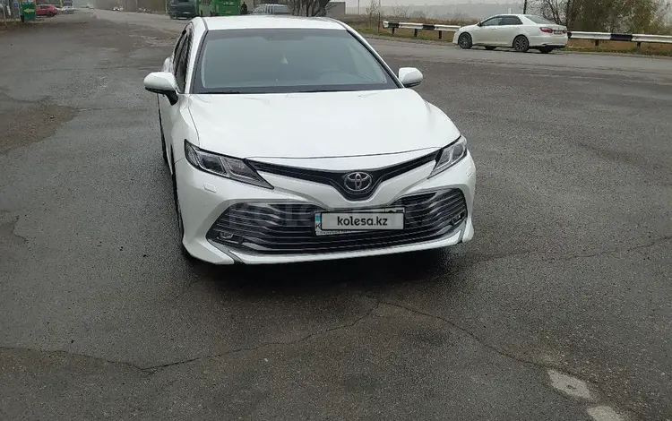 Toyota Camry 2018 года за 14 000 000 тг. в Алматы