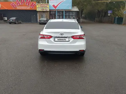 Toyota Camry 2018 года за 14 000 000 тг. в Алматы – фото 6