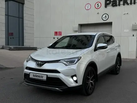 Toyota RAV4 2018 года за 12 100 000 тг. в Астана – фото 2