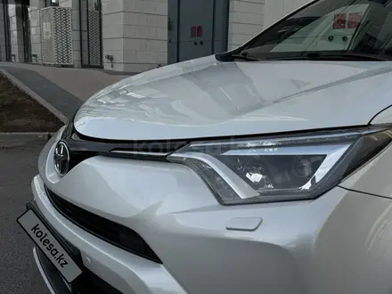 Toyota RAV4 2018 года за 12 100 000 тг. в Астана – фото 3
