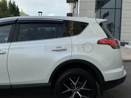 Toyota RAV4 2018 года за 12 100 000 тг. в Астана – фото 6
