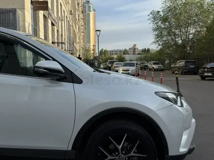 Toyota RAV4 2018 года за 12 100 000 тг. в Астана – фото 7