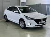 Hyundai Accent 2021 года за 8 100 000 тг. в Атырау – фото 2