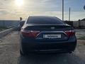 Toyota Camry 2017 года за 9 300 000 тг. в Атырау – фото 2