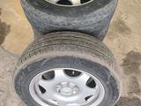 Летние шины на дисках. за 135 000 тг. в Алматы