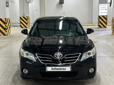 Toyota Camry 2010 года за 7 500 000 тг. в Астана – фото 2