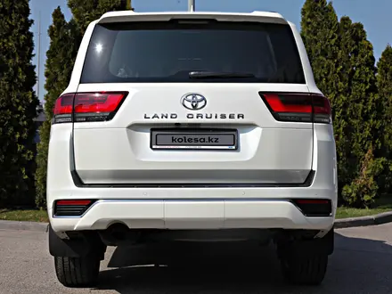 Toyota Land Cruiser 2022 года за 56 490 000 тг. в Алматы – фото 5