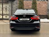 Toyota Camry 2023 года за 15 800 000 тг. в Талдыкорган – фото 4