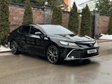 Toyota Camry 2023 года за 15 800 000 тг. в Талдыкорган – фото 3