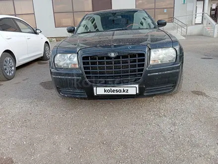 Chrysler 300C 2005 года за 4 000 000 тг. в Астана – фото 2