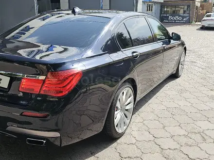 BMW 750 2009 года за 5 500 000 тг. в Алматы – фото 3