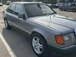 Mercedes-Benz E 230