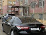 Toyota Camry 2018 года за 15 600 000 тг. в Атырау – фото 4
