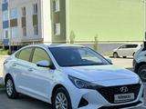 Hyundai Accent 2021 года за 8 850 000 тг. в Актобе – фото 2