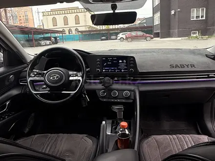 Hyundai Elantra 2022 года за 8 300 000 тг. в Актобе – фото 14
