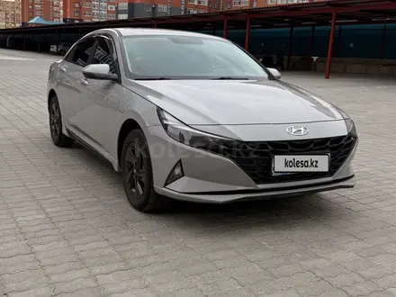 Hyundai Elantra 2022 года за 8 300 000 тг. в Актобе – фото 2