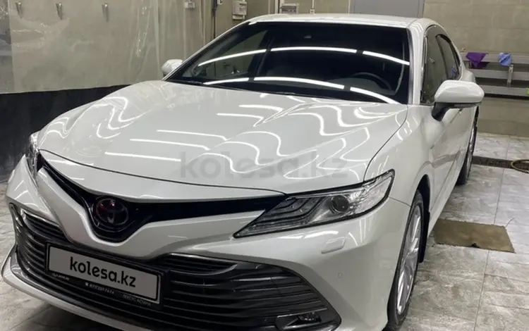 Toyota Camry 2020 года за 16 800 000 тг. в Астана