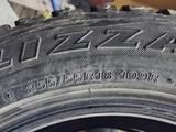 Пара 255/55/R18 BRIDGESTONE BLIZZAK зимняя за 30 000 тг. в Алматы – фото 4