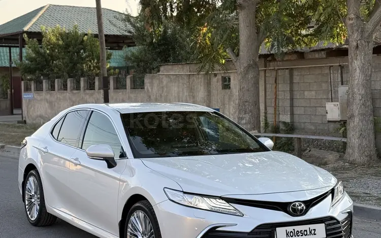 Toyota Camry 2023 года за 15 800 000 тг. в Шымкент