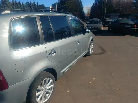 Volkswagen Touran 2007 года за 3 700 000 тг. в Петропавловск – фото 6