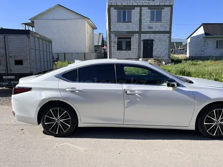 Lexus ES 250 2022 года за 18 500 000 тг. в Алматы – фото 4