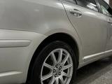 Toyota Avensis 2005 годаfor3 700 000 тг. в Усть-Каменогорск – фото 3