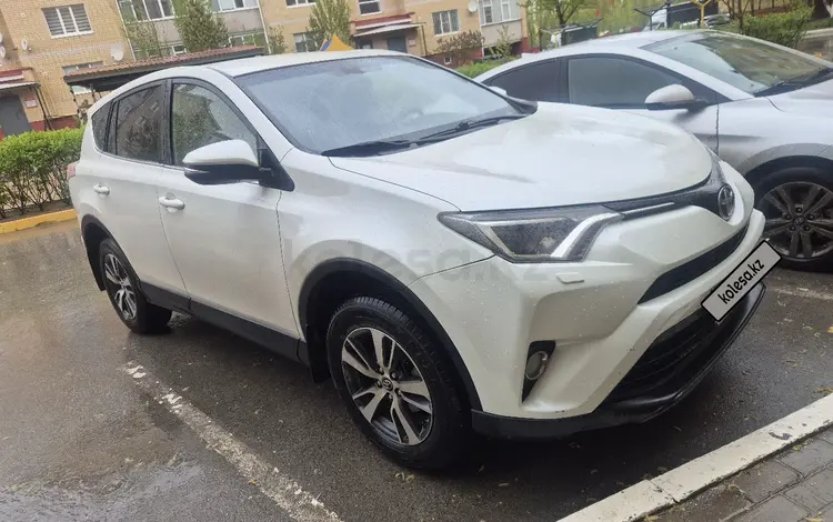 Toyota RAV4 2016 года за 10 700 000 тг. в Актобе