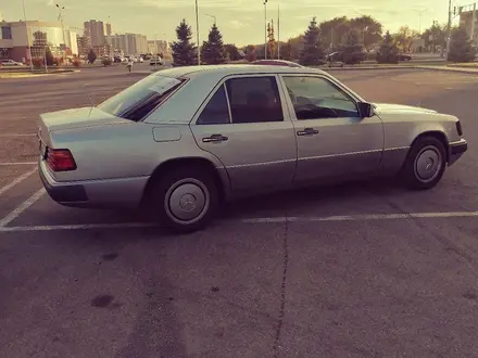 Mercedes-Benz E 220 1993 года за 2 000 000 тг. в Алматы – фото 16