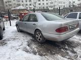 Mercedes-Benz E 320 1998 годаүшін3 100 000 тг. в Астана – фото 2