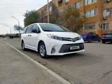 Toyota Sienna 2020 года за 15 700 000 тг. в Актау